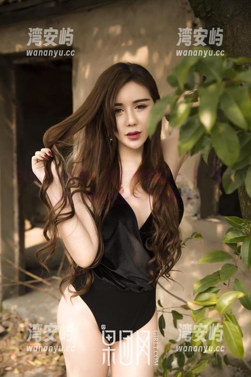 GIRLT果团网 - 瞧瞧莫雅淇的套装，照片里的摆拍连我都忍不住模仿！