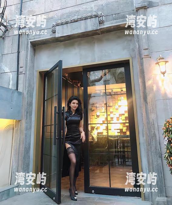 微密圈 - Jessie婕西的黑丝，原图中谁的目光被俘获了？