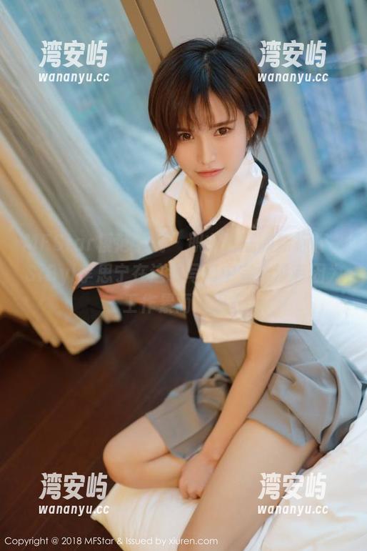 MFStar模范学院 - 职业装届的新标杆，SiByl李思宁在这组写真中完全没有因为工作累而消退。
