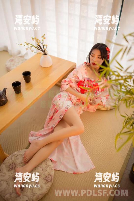 PDL潘多拉 - 陈雅漫：海边冲浪的写真套图，结果我没忍住摔了一跤!
