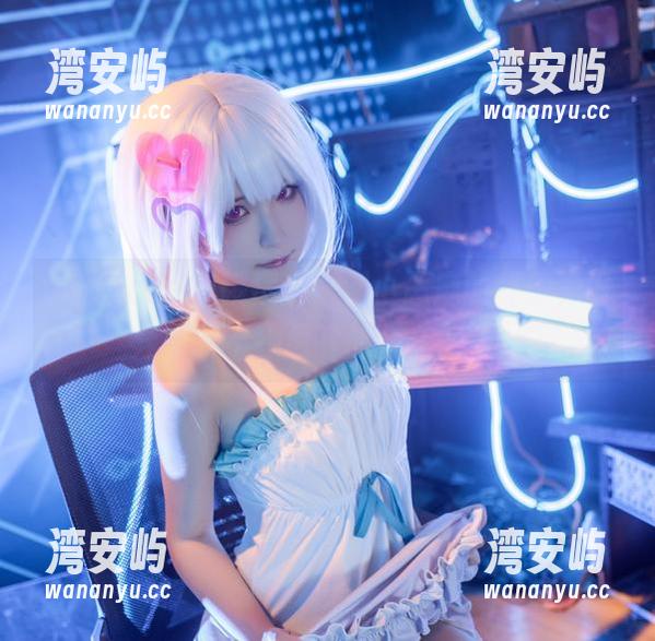 Quan冉有点饿摆出一副小恶魔的样子，诡异却又不想放下的全套图包。