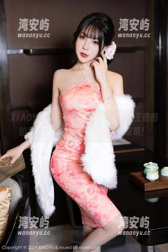 XIAOYU语画界 - 细看原图，发现王薇薇的秘密，嘘——不要大声说出来哦！