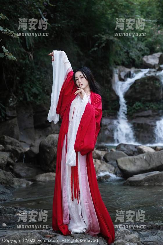 Xiuren秀人网 - 升级你的书桌：summer宝宝的最新秘书写真集，不只是办公用品哦