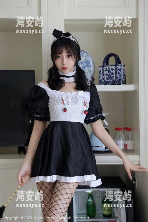 Xiuren秀人网 - 白浅浅的棉袜作品图片，要不要我也试试这种少女感？