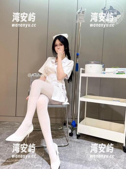 at鲨鱼户外写真，套图就像是拼图，拼一拼你就会发现原来草丛里暗藏百转千回！