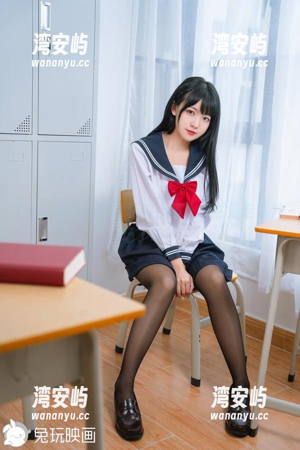 lovely呆玄白丝私拍合集，果然是走错片场了吧？