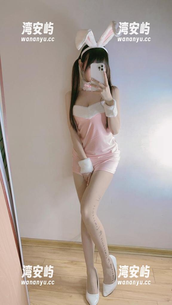 每一张都挑人心，miko酱吖的白丝写真合集，让人想看个不停。