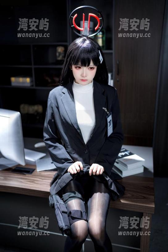 哦哟，九柒喵的白色写真，像是雪人穿了新裤子？