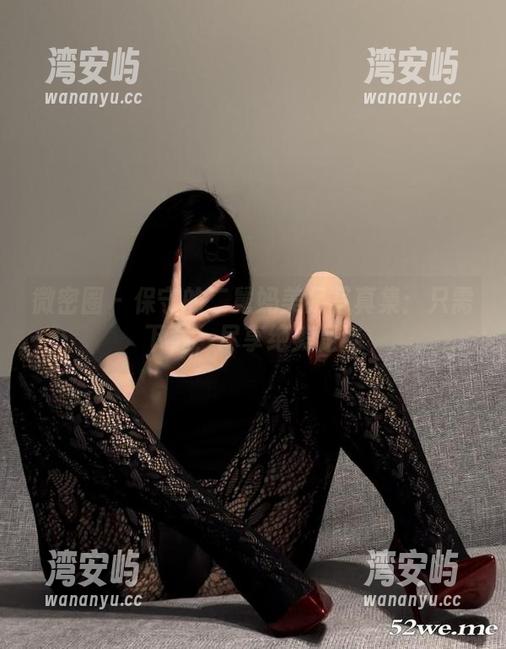 微密圈 - 保守的二舅妈美足写真集：只需下载，尽享绝美足迹