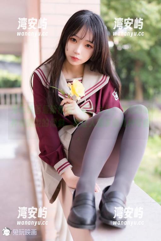 兔玩映画最新作品：穹妹女仆，沉默的眼神和微微的倾斜，真让人想多想几种可能。