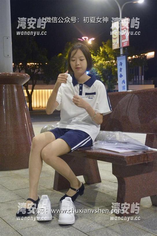 初夏女神 - 依依的牛气写真集：每张都藏着小心机！