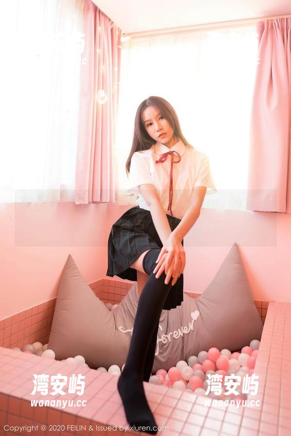 嗲囡囡 - 摆拍裤里丝，伍月yuer的定制写真有点“骚”哦