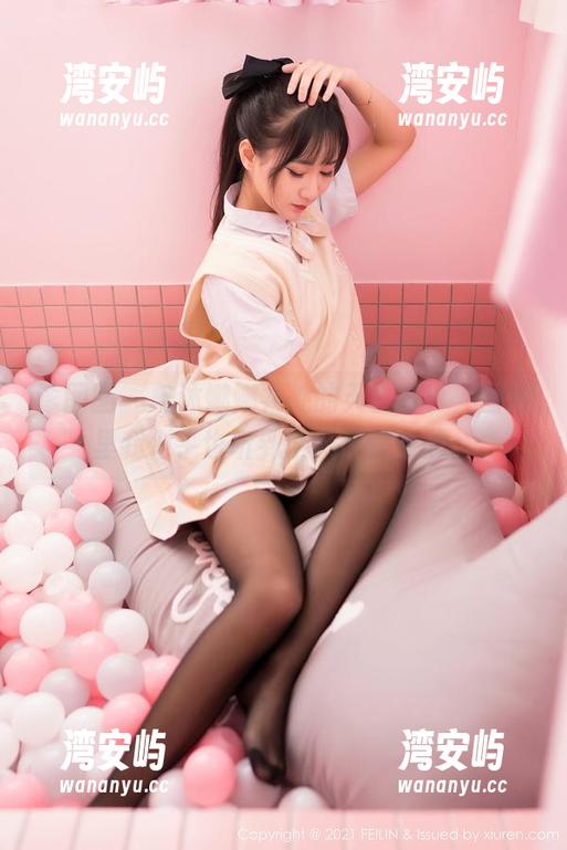 嗲囡囡 - 与沐娜娜共处的天台写真，图册里我似乎也听到了城市的低语。