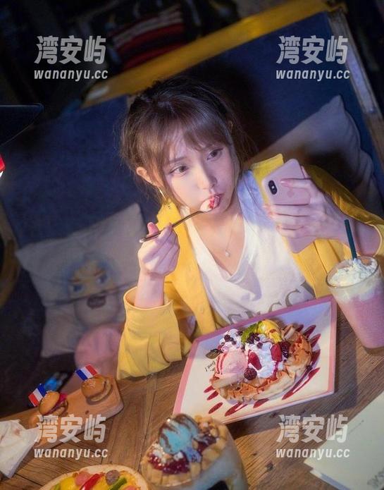看！在下萝莉控ii的皮衣原图，看来我也需要来一件来凹造型了！