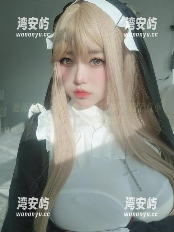 最新图集上线！女主K在红裙下藏了点小俏皮，一起来捉弄她吧！