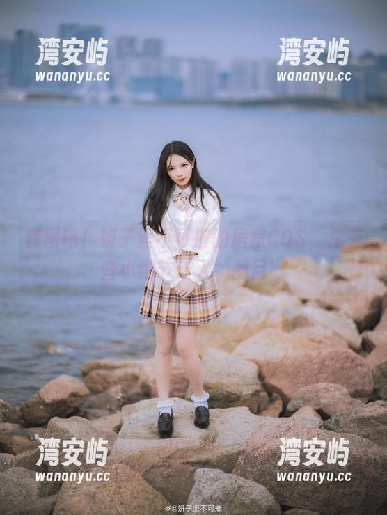 套图咯！妍子坚不可摧的居家COS，总有些小细节让人‘侧目’