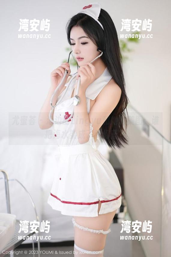 尤蜜荟 - 海边的Lingyu和她的美图：谁把海水染成了梦幻蓝？