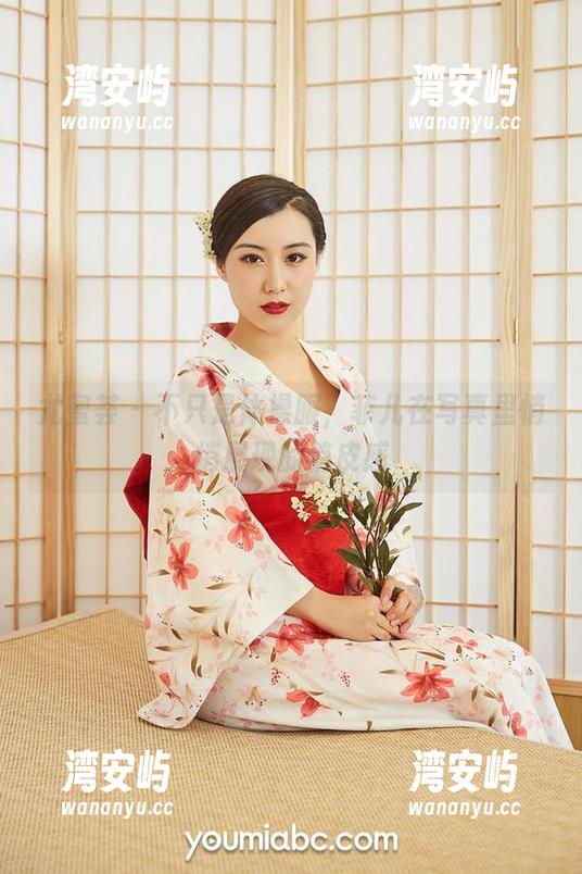 尤蜜荟 - 不只是体操服，菲儿在写真里悄悄展现的俏皮感