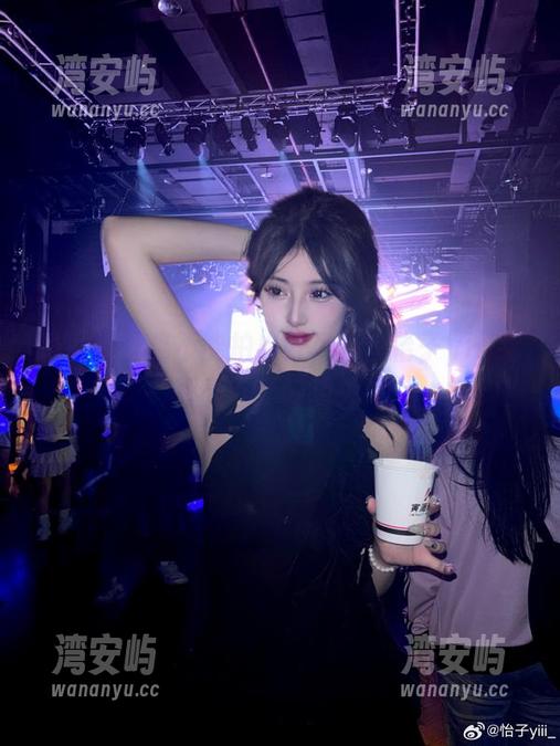 谁说无圣光不能拍出好写真？怡子yiii给夏天下了好功夫！