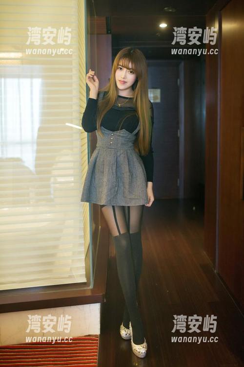推女郎 - 随便翻翻何奕恋的写真合集，肉丝这块还真能引发一阵莫名的心潮...