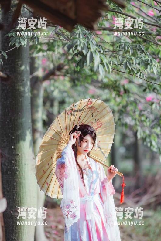 白裙下的桜桃喵：cos她的英气十足资源，让人总想多看一眼！