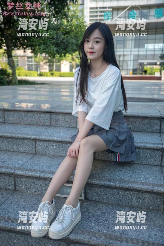 梦丝女神 - 想看点不一样的？玥玥泳池派对的分享，水中姿态多到你想为她的教练写封信！