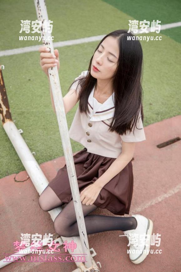 梦丝女神 - 莹仙女与白衬衫，观看一场关于商务与休闲的争论，毕竟今天我依旧穿着拖鞋出门。