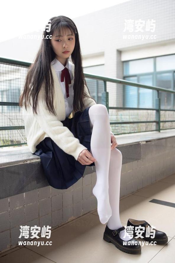 森萝财团：肉丝妹妹的白船袜，谁说袜子不能卖肉呢？下载送你袜子里的小惊喜！