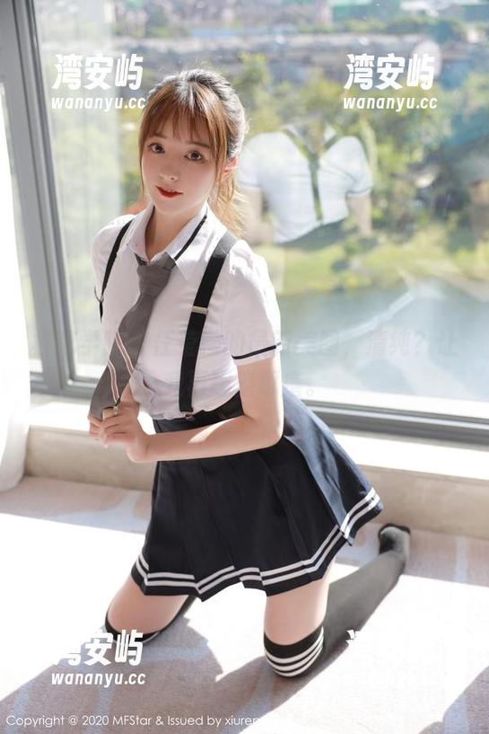 模范学院 - 任莹樱的最新美图，清纯？让我再琢磨琢磨。