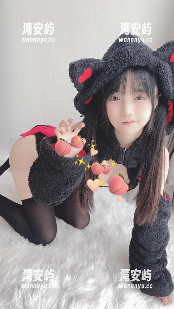 樱井宁宁的少女全套，哪个角度都撩人，但她似乎不太在意这些。