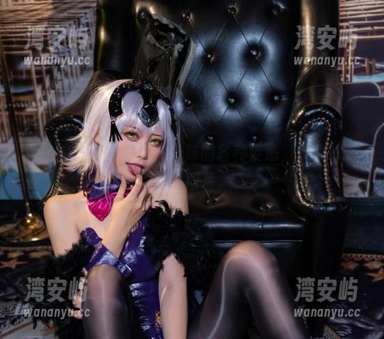 樱岛嗷一最新力作，学妹的各种姿态，快来聊聊这组图片。