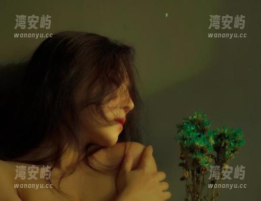 颠倒的茶靡——樱晚gigi高清写真，喝茶的时候注意别翻倒。