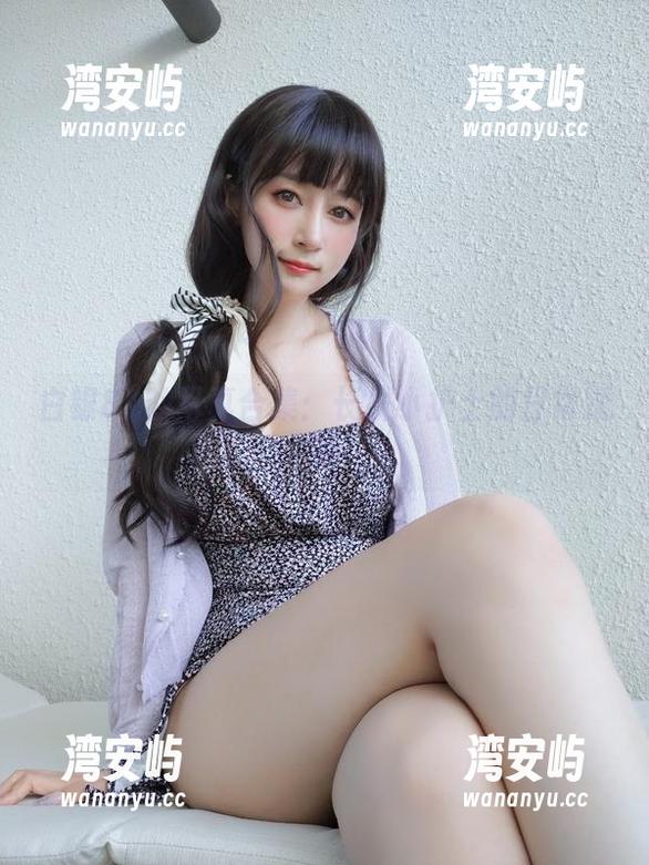 白银81的写真合集：长发小护士的日常透视