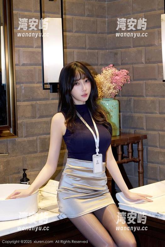 秀人网 - Emily尹菲的蕾丝套图：一分钟看得我眼花，下载吧，别错过。