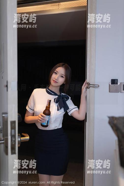 秀人网 - 毛衣的另一种可能：Miko酱的私拍魅力