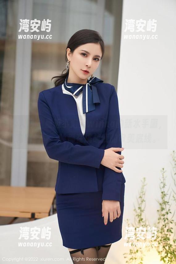 秀人网 - 最近小泡芙winna的新水手服，套图的每一帧都在挑战我的审美底线。