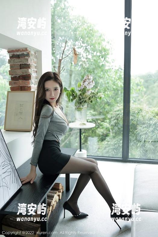 秀人网 - 在线来瞧王伊纯的厨娘写真，红裙子加围裙，这确实是一道菜的摆拍时刻。