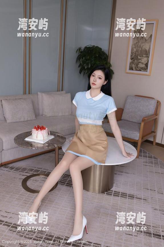 秀人网 - 当菲儿beauty与丝袜相遇，写真集中微妙的撩拨