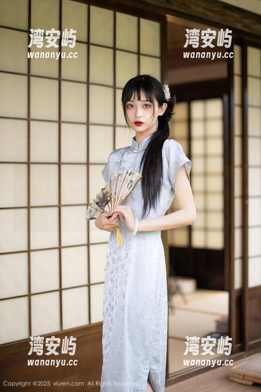 秀人网 - 陈梵妮Fanny这个学姐，写真里透着一股淡淡的性感，让人想偷偷再多看一会。
