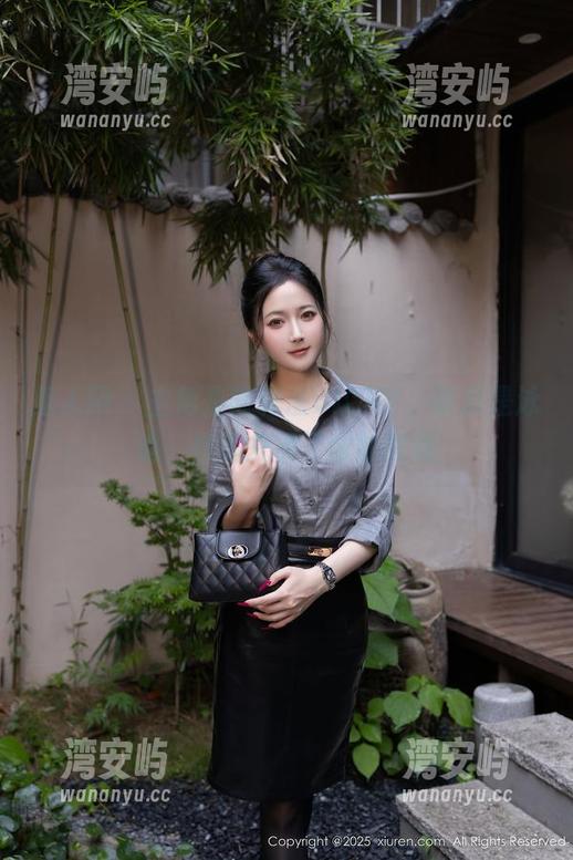 秀人网 - 主角是陈雅漫VICKY，背景是泳池，作品充满了水的暧昧