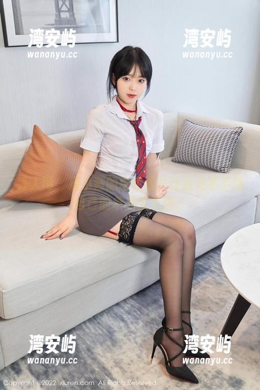 秀人网 - 鹿小茜的粉色图片让我突然后悔自己的单品太无趣。