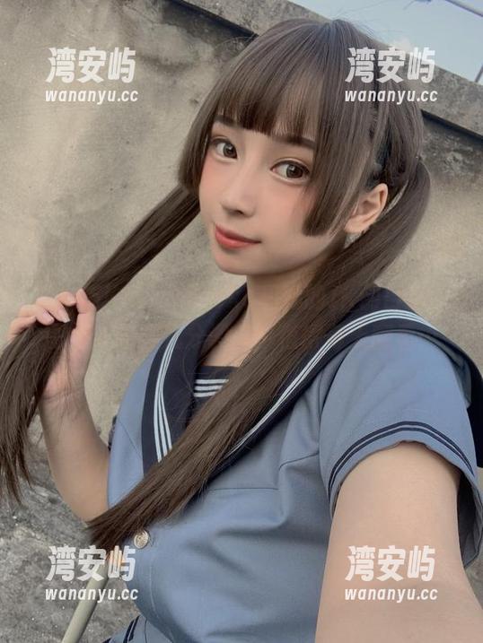 胡桃猫Kurumineko和她的JK创口贴，图包里暗藏几分调皮，值得每天翻看…