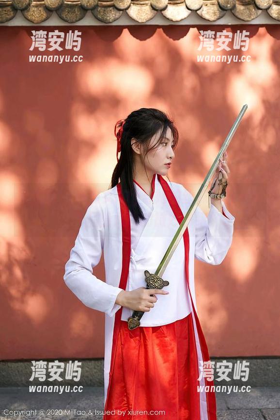 蜜桃社 - 小魔女lily与她的丝袜魅影——作品隐藏着的微妙情绪