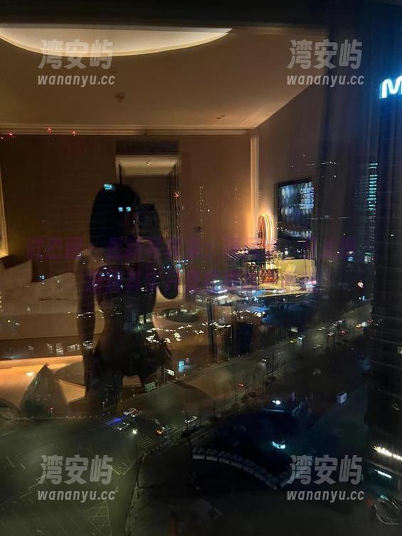 微密圈 - 最新写真集：海风吹，日光暖，詹詹其实只是在挑战平衡感