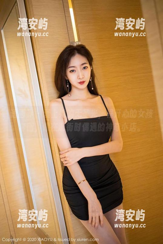 语画界 - 爱上她的无圣光，程开心的女孩套图，像在逛街时偶遇的神奇小店。