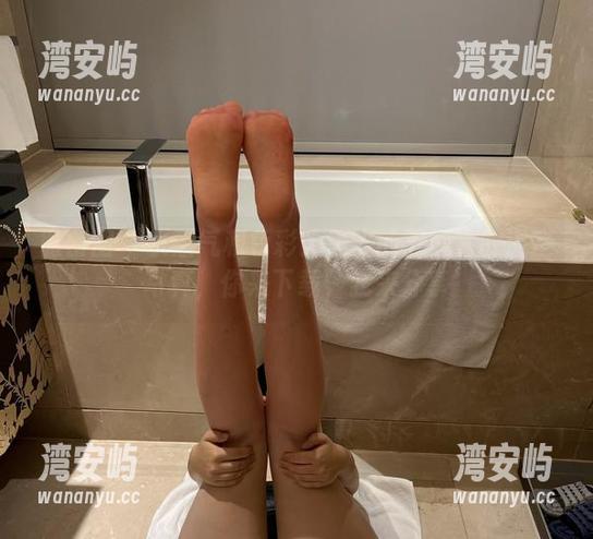 微密圈 - 水蒸气和色彩：迷人的五姨太的浴室写真，你来下载，我来分享
