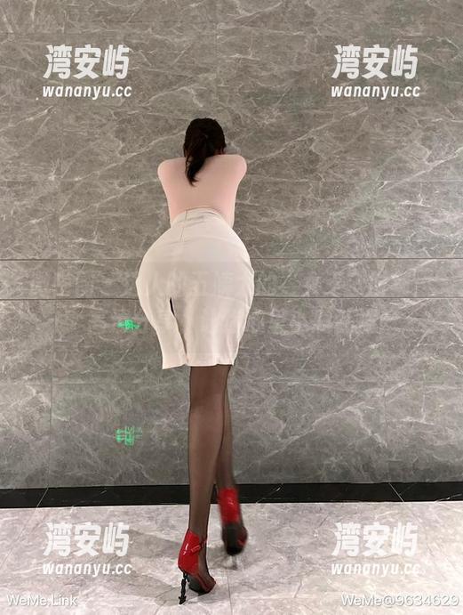 微密圈 - 迷人的五姨太的“女王”时刻：高清分享，让你心里小鹿乱撞