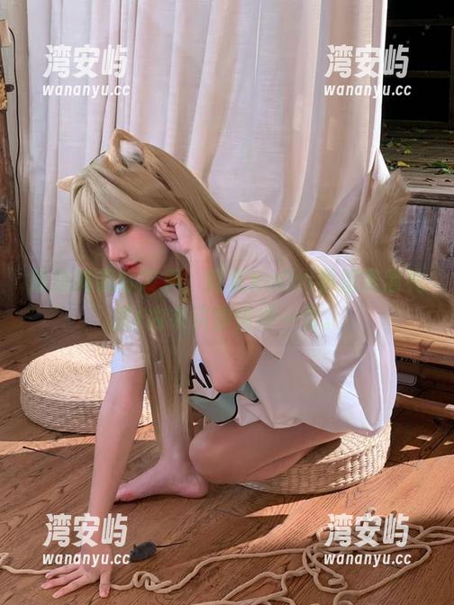 耳边响起叮咚声，阿薰kaOri学姐高清礼服+内衣资源值得一看。
