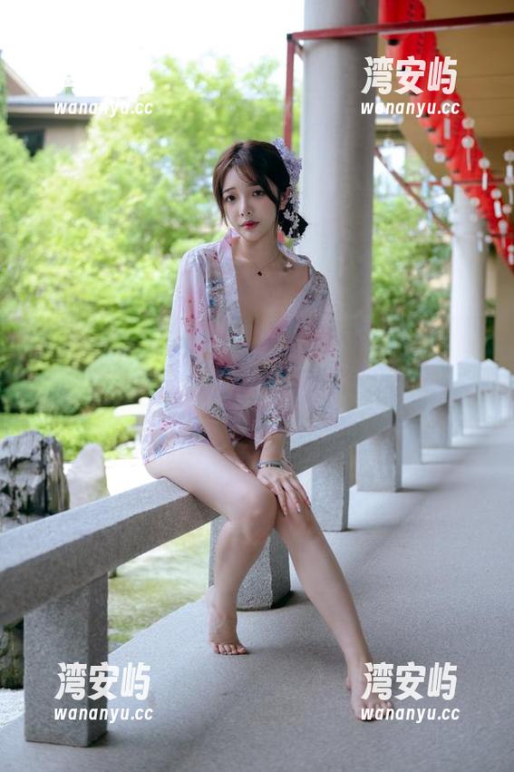 雯妹不讲道理的最新和服合集，实话说，有些姿态略显熟悉，是我前几天发的那条吗？