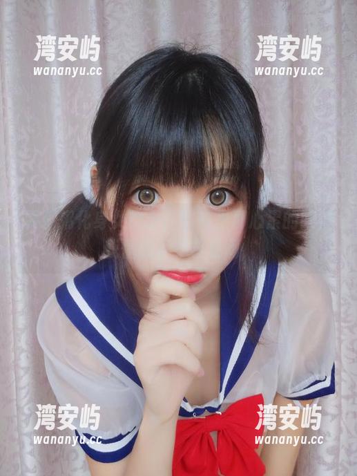 雯粥粥化身女护士，照片里那心累的眼神我懂的，不容易啊〜